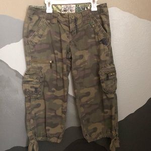 Camo cargo capris